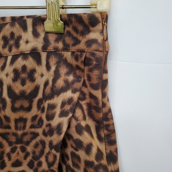 ENTRO Leopard Short/Skort EUC Size M - Picture 6 of 8